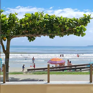 apto-amplo-frente-ao-mar-em-meia-praia-itapema.santa-catarina-brasil.com/